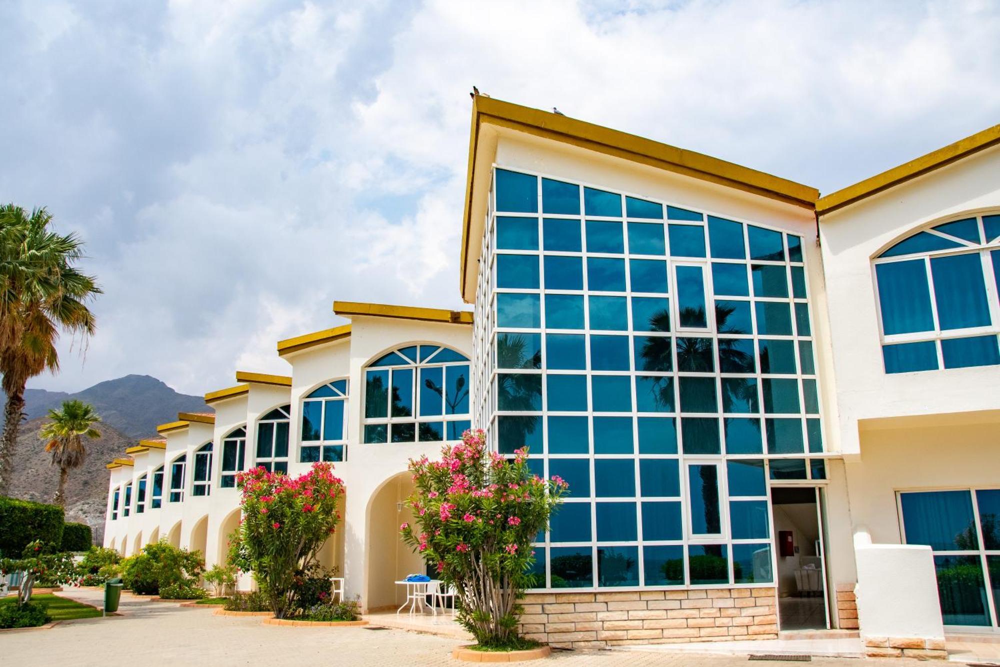 Sandy Beach Hotel & Resort Al Aqah Exterior foto
