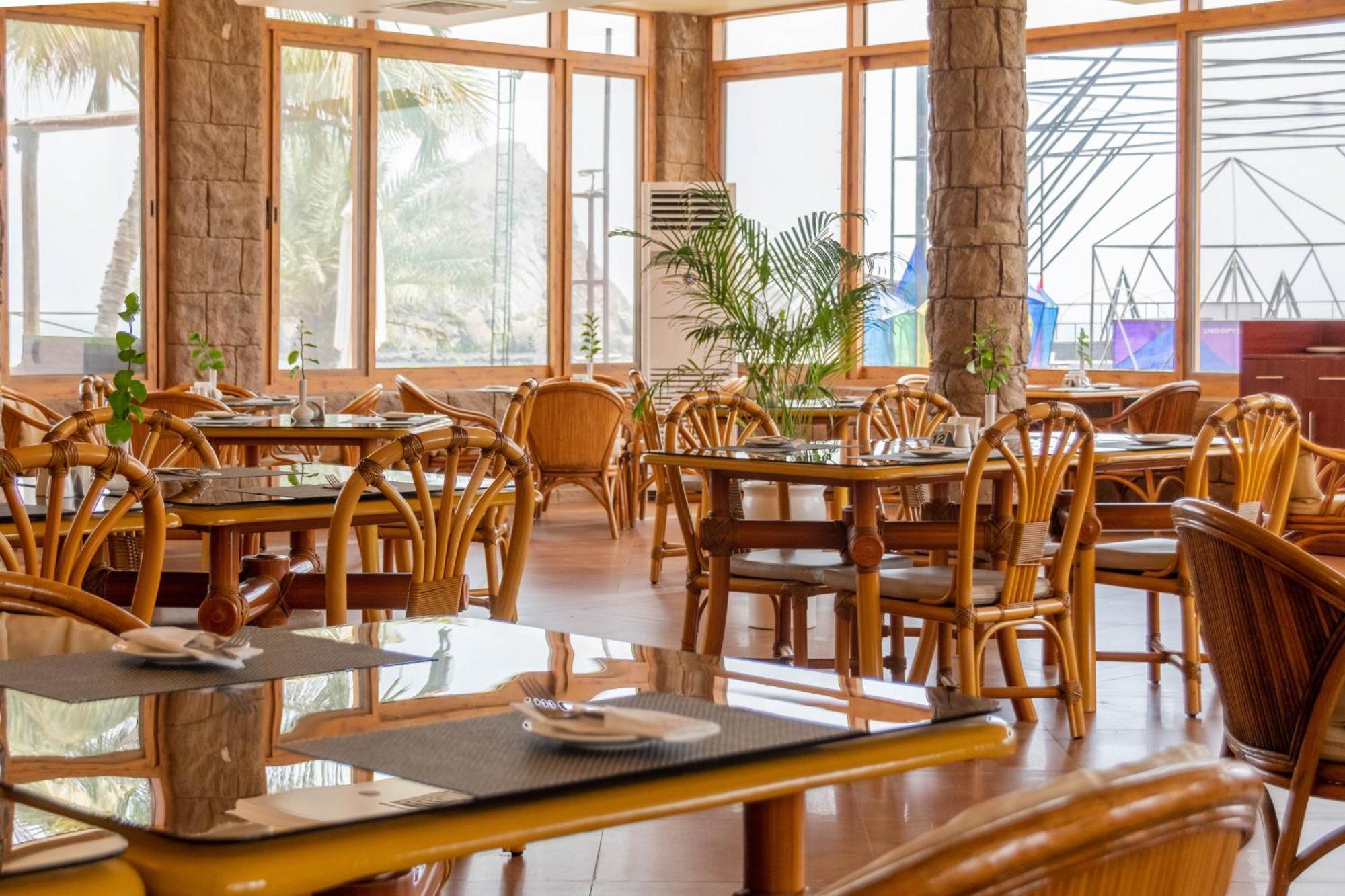 Sandy Beach Hotel & Resort Al Aqah Exterior foto